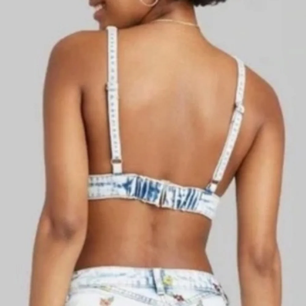 Triangle Cup Denim Tank Top Wild Fable Acid Wash Floral Embroidered Sz LG #M26 - Picture 2 of 8